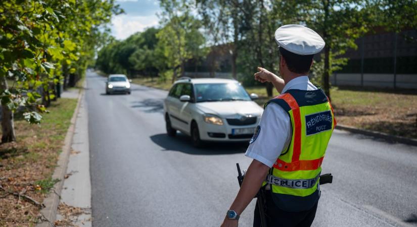 Előre szólt a rendőrség: országos razziát tart egy teljes héten át – megelégelte, amit a magyar sofőrök művelnek