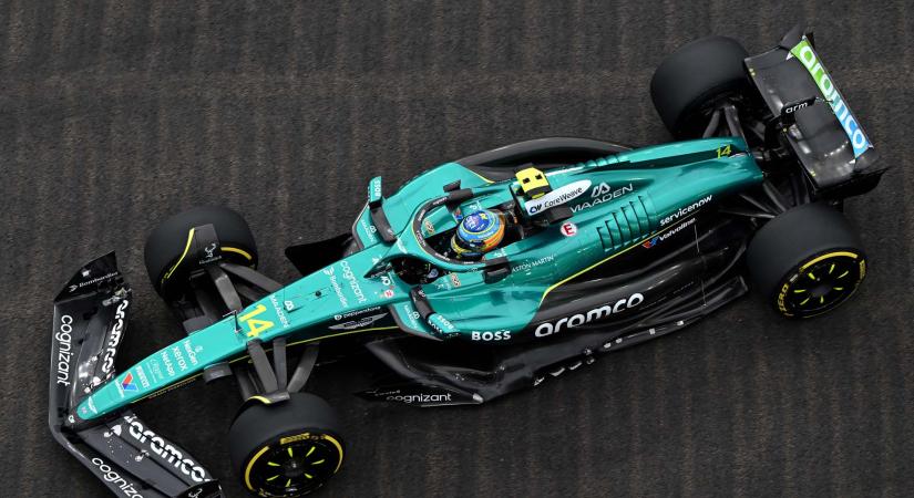 Remek kezdés: Alonso az élmezőnyben a szingapúri nyitónapon!