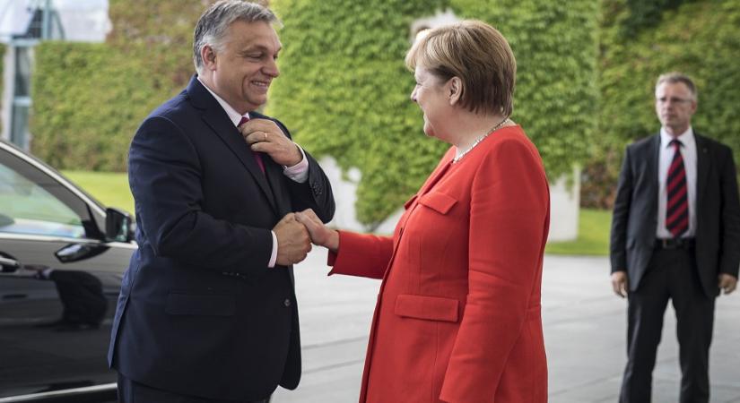 Merkel: Abszurd elképzelés, hogy Putyin uniós trójai falova lenne Orbán