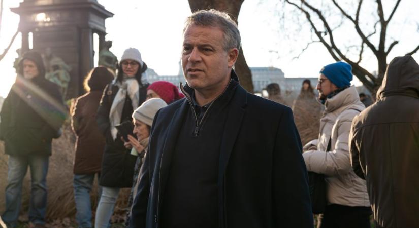 Juhász Péter a kihallgatása után: Ma már meggyőződésem, hogy Orbán Viktor és körei tényleg védik ezeket a bűnelkövetőket