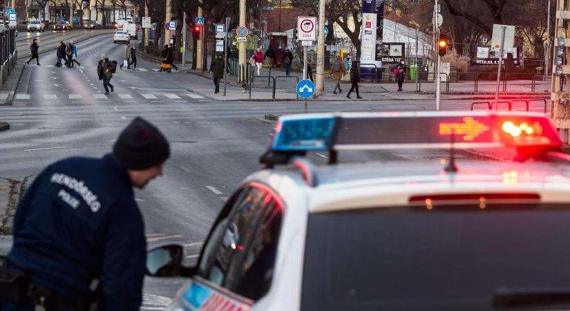 Országos akcióban ellenőrzi az autóvezetés közbeni mobilhasználatot a rendőrség