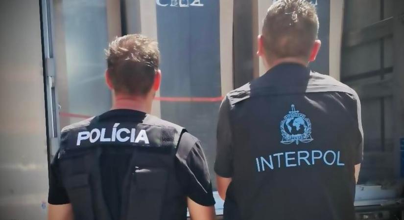 Fantomfuvarozót csíptek nyakon a rendőrök, közel százezer euró értékben lopott árut