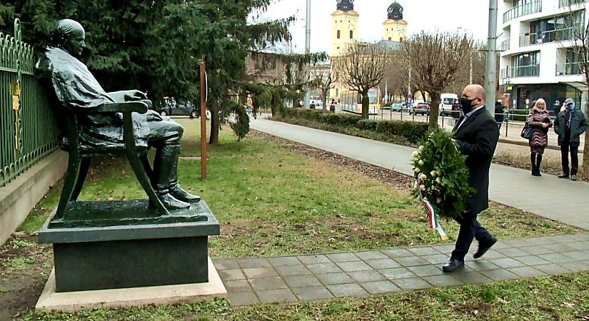Kölcsey domborművénél és szobránál ünnepelték Debrecenben a magyar kultúra napjára