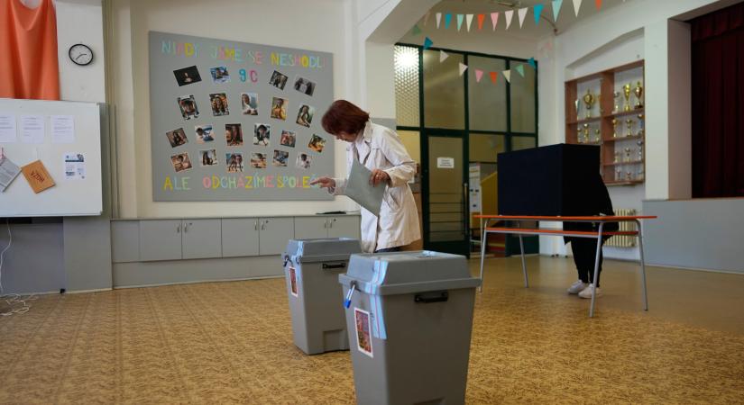 Rekordgyanús részvétel már a választások első óráiban Csehországban