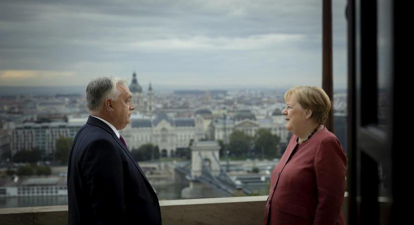 Angela Merkel: Abszurd, hogy Orbán Viktor Vlagyimir Putyin trójai falova lenne az Európai Unióban