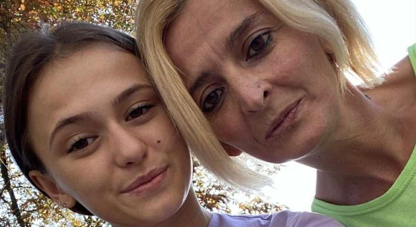 "Soha nem engedjük el a kezét" – Így küzd Evelin az agydaganattal, lányai mellette vannak