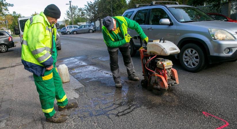 Elkezdődött a forgalmas kecskeméti utca felújítása, lezárásokra kell számítani – fotók
