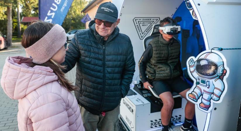 SpaceBuzz VR-űrélmény: néhány percre mi is űrhajósok lettünk, a Föld nagykövetei - fotók