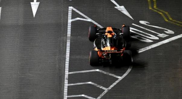 Piastri és Alonso elöl, balesetek az edzésen – pénteki F1-es hírek