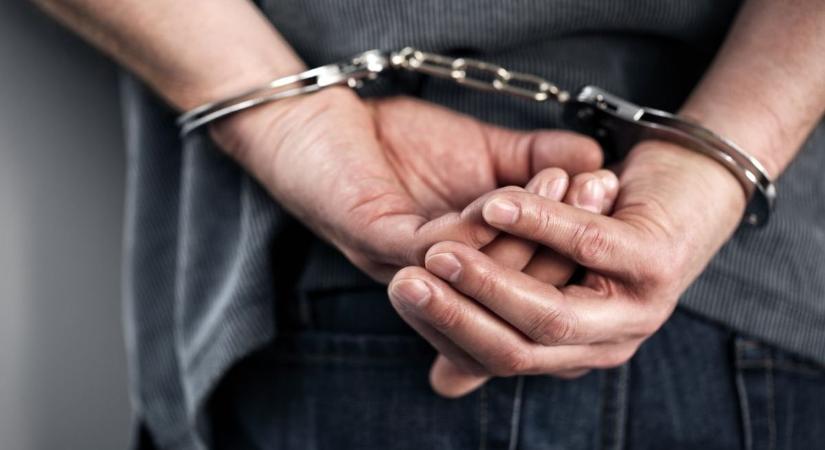 Hatalmas csattanás, alkatrészek az utakon – balesethez riasztották a rendőröket