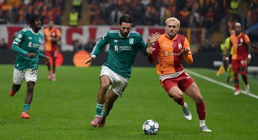 Megint Szoboszlai jobbhátvéd-pozíciója volt a téma Liverpoolban – Slot minden kételyt eloszlatott