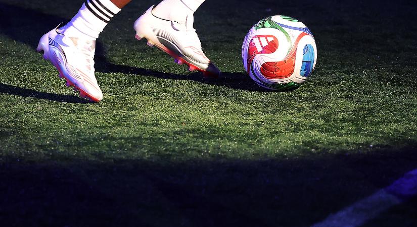 Bemutatták a foci-vb labdáját, lassan bírókra sem lesz szükség