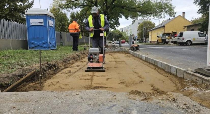 Önerőből félmilliárd forintot fordít Nyíregyháza járda- és útfelújításra