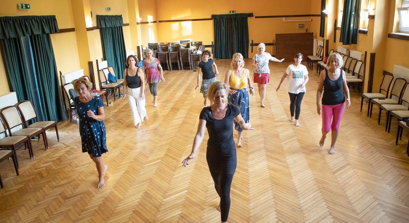 Folk is, fitnesz is –  Körtánc, kislábujj  és endorfin 