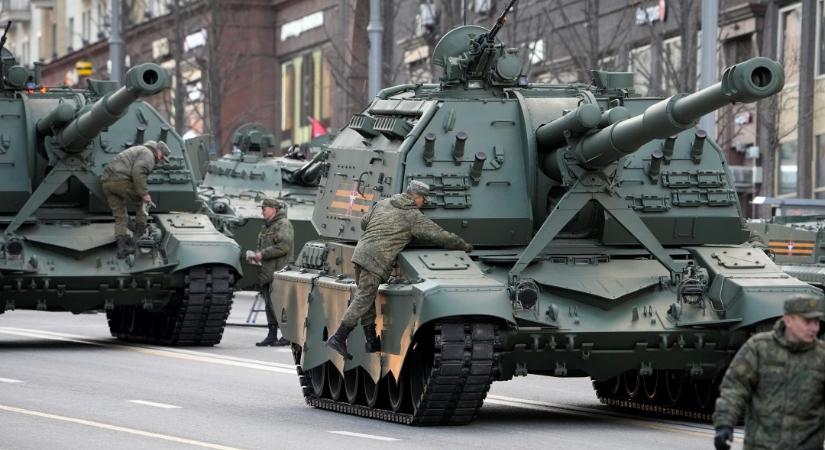 Ha ez a videó hiteles, akkor egy orosz páncélosokkal megrakott vonat száguld a NATO határa felé