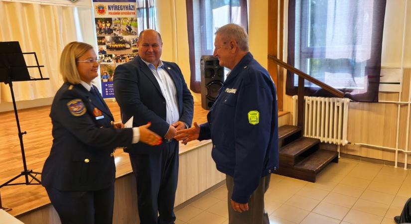 Megható ünnepség: polgárőröket köszöntöttek az idősek világnapján