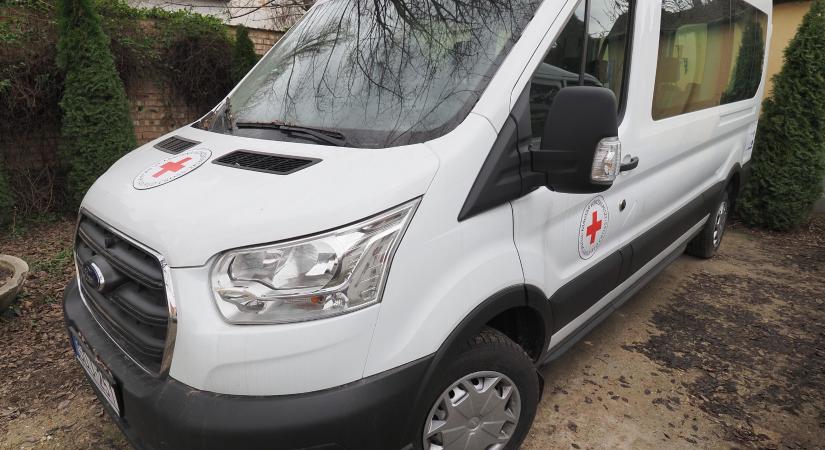 Új kisbusz is szolgálja a megyei Vöröskeresztet