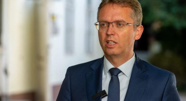 Minden olyan gyermek, akit nem nevelhetnek fel vér szerinti szülei, szerető családban nőhessen fel