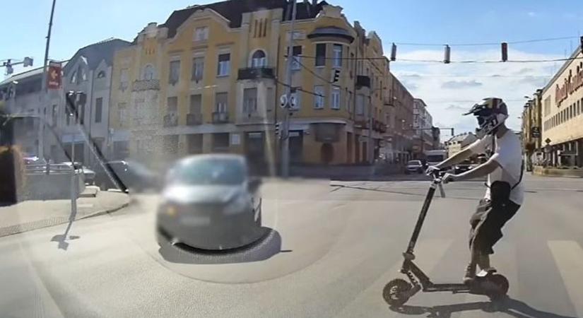 Szabályszegések, meglepő, érthetetlen, nagy port kavaró manőverek - Brutális videós összeállítás a magyar utakról