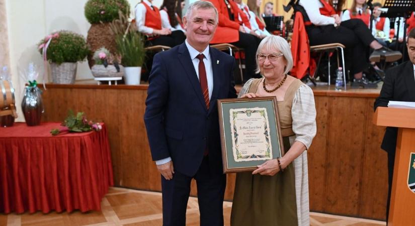 Móri bornapok, benne díszpolgári cím átadással