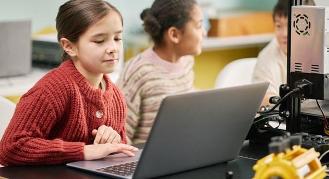Idén már használt laptopokat kapnak az 5. és 9. osztályosok
