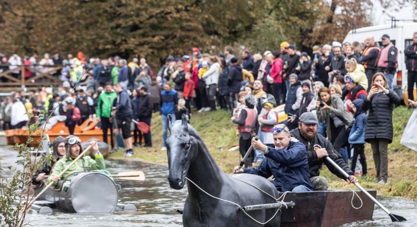Kövesd nálunk élőben az év legőrültebb vízi flúgos futamát: videón az Által-éri őrület