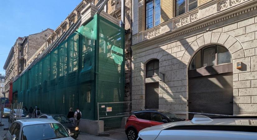 Újabb részletek derültek ki a Zsinagóga mellett két évtizeden át pusztuló műemlékek felújításáról