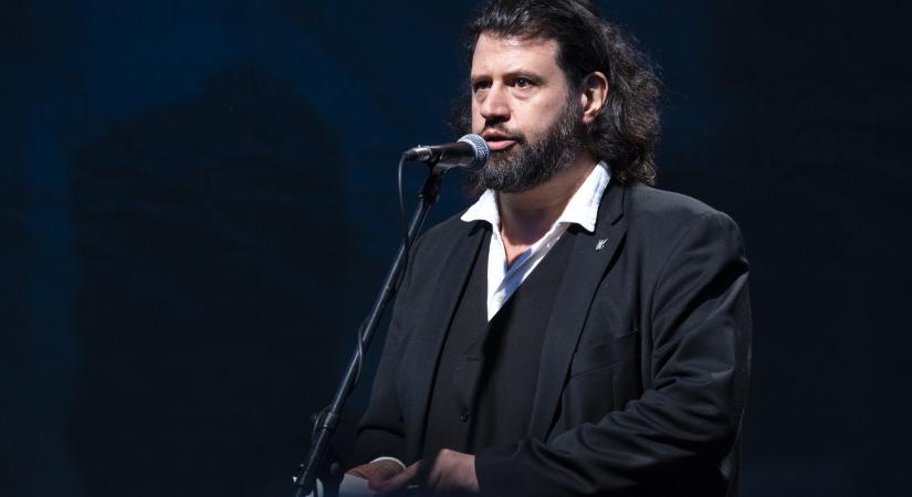 Látó János, Juhász Péter Zsolt bácsis forrása is felszólal a Puzsér Róbert-féle vasárnapi tüntetésen a Kossuth téren