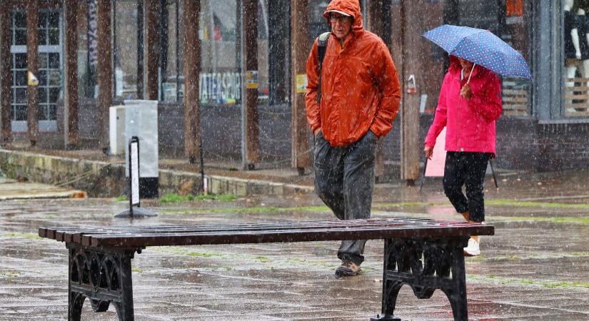 Lesújt az eső az országra, a fél országra zuhog, itt a térkép, hogy hol és mikor jön majd a legfrissebb előrejelzéske szerint? Részletes időjárás-előrejelzés