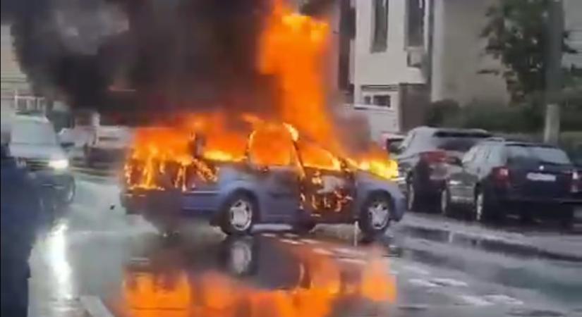 Pánik Szebenben: lángoló autó gurult az utcán (VIDEÓ)