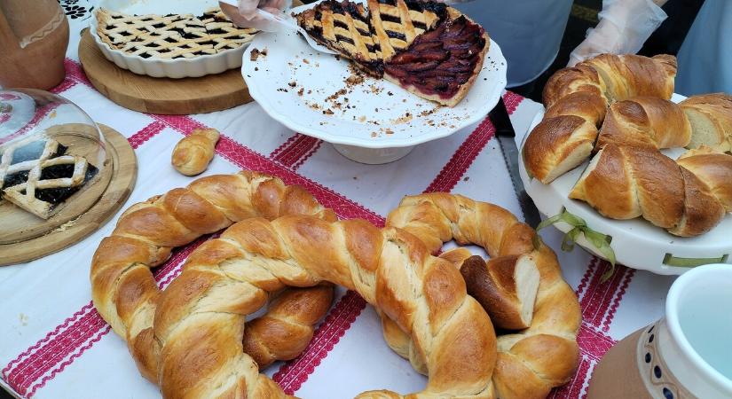 Gombócos káposzta, kukoris és szilvás pite