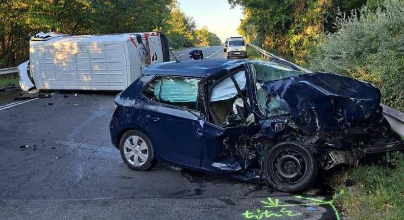 Brutális baleset a dunántúli halálúton: rég láttál ilyen roncsot