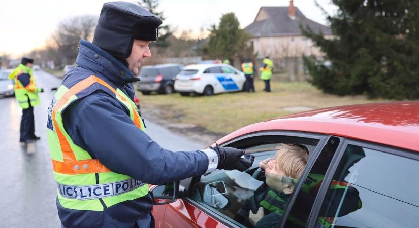 Rendőrök lepik el az utakat Hevesben is! Mutatjuk, mit keresnek
