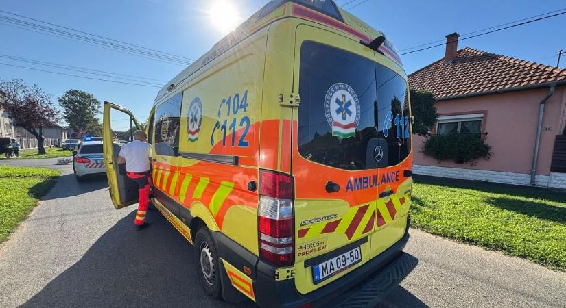 Két autó ütközött a hajdú-bihari városban, mentő is érkezett a helyszínre!