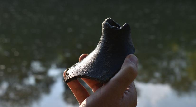 Szenzációs felfedezés: rég elfeledett hajóroncsot rejthet a Tisza – galériával, videóval