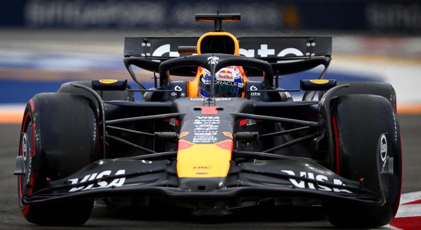 Verstappen az élen Piastri és Russell előtt, szoros időmérőre van kilátás Szingapúrban!