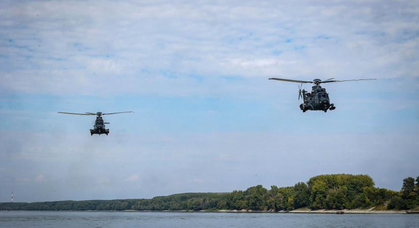 Katonai helikopterek gyakorlatoznak Mezőkövesdnél