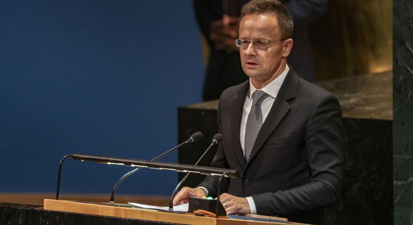Megtalálták Szijjártó Péter érettségi tablófotóját, ekkora változást még nem láttál
