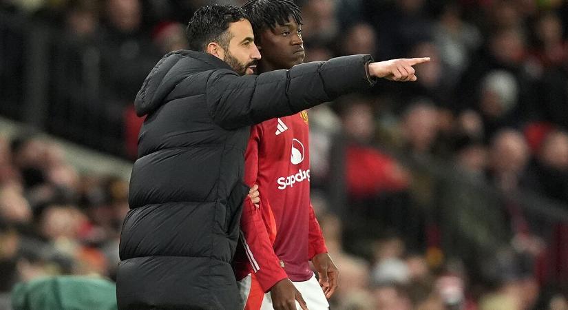 Csak akkor hajlandó hosszabbítani a Manchester United tehetsége, ha kirúgják az edzőt