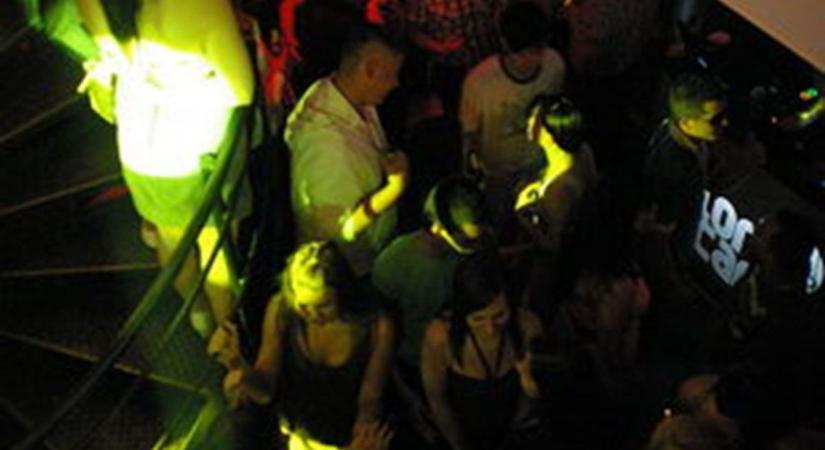 Lövések, kiáltások: brutális tömegverekedés volt egy pécsi diszkóban