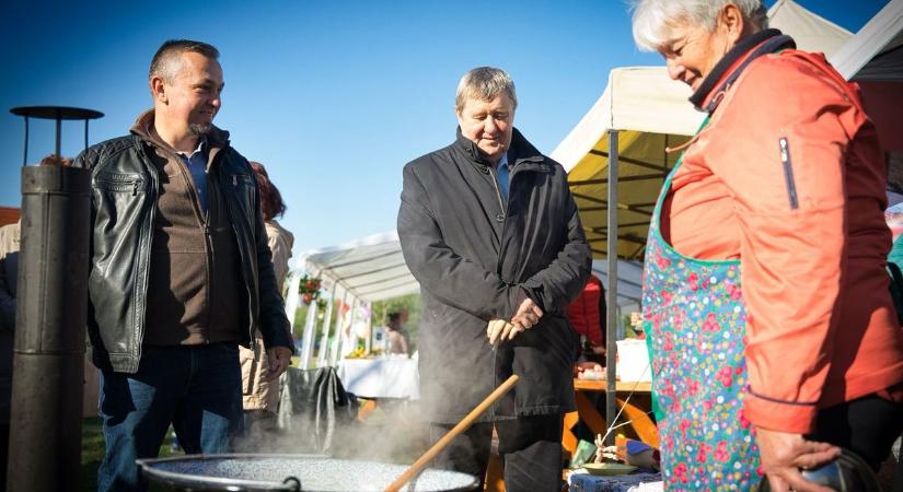 Aratott a Kakasfesztivál és főzőverseny is Tardon - képekkel