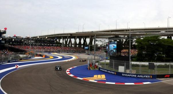 ÉLŐ: Az F1-es Szingapúri Nagydíj időmérő edzése