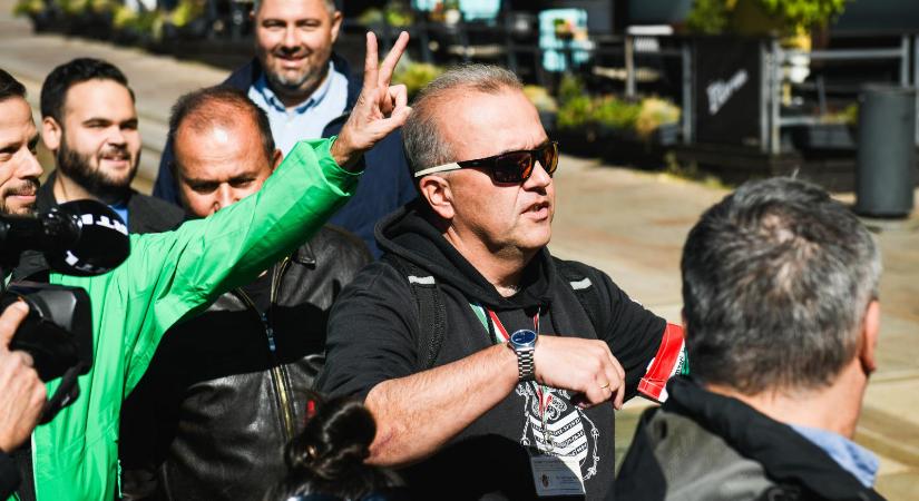 Rendőrök szorították ki az ellentüntetőket, akik a Pécs Pride útját akarták állni