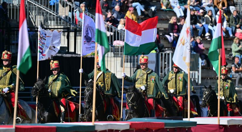 Ünnepélyes megnyitóval és eskütétellel elkezdődött a Nemzeti Vágta Szilvásváradon