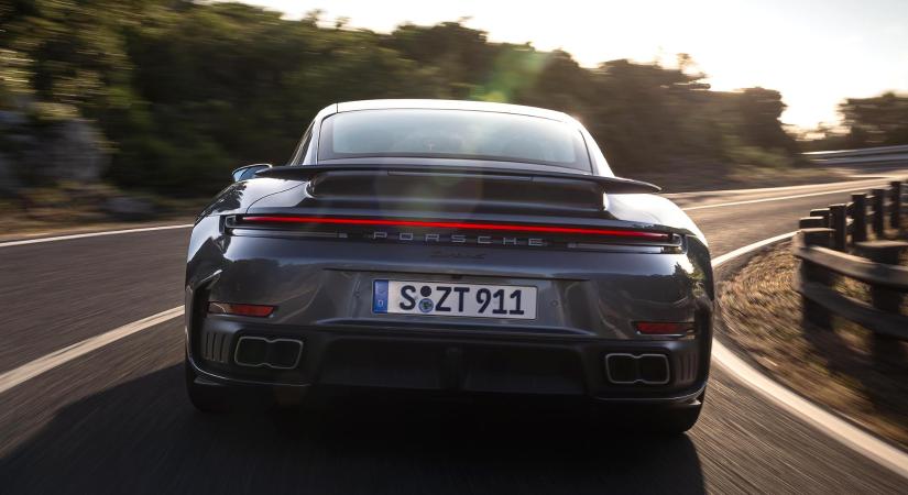 Bivalyerős hibrid lett az új Porsche 911 Turbo S