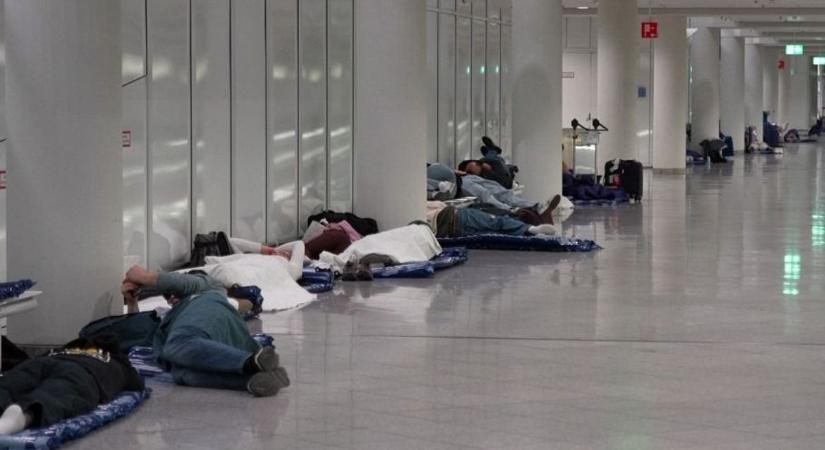 Drónriasztás miatt totális káosz a müncheni reptéren: ezrekkel kellett a padlón aludniuk a Budapestre tartó utasoknak