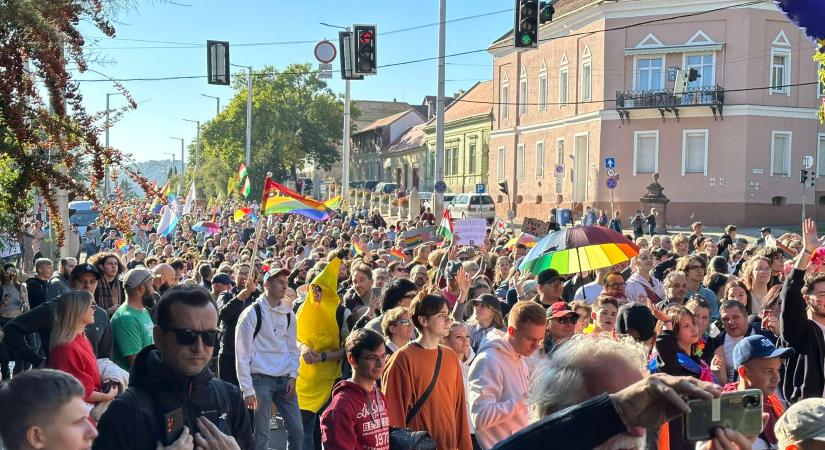 Nagy tömeg vonult a pécsi Pride-on – a DK is erősen képviseltette magát