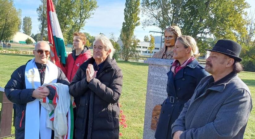A név „Francia”, a címer amerikai, de a szív magyar
