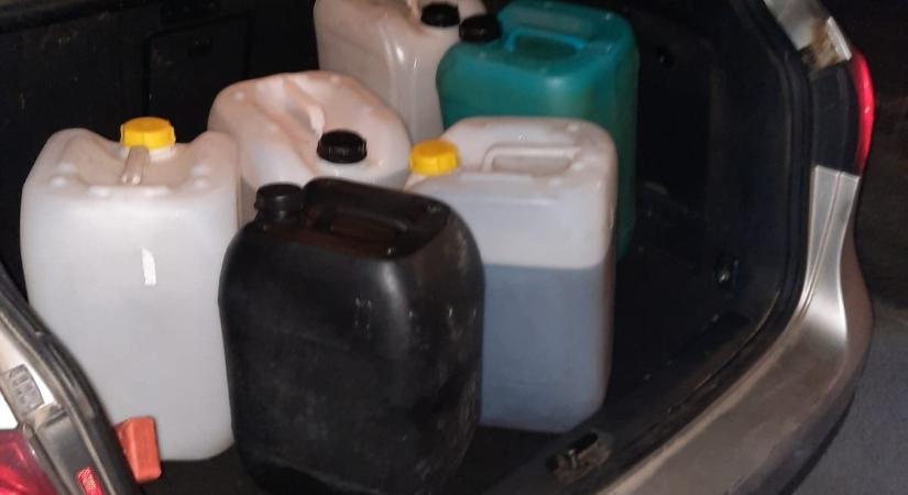 Két 15 évest vettek őrizetbe: 400 liter üzemanyagot loptak el munkagépekből