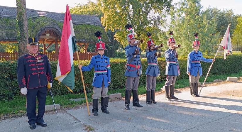 Tisztelet egy élő legendának, 98. születésnapján köszöntötték Hajnóczky Bélát - fotók